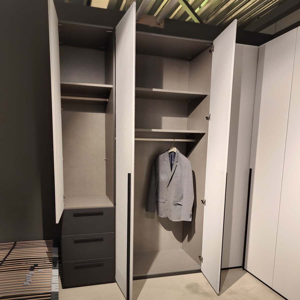 Showroommodel Nolte 6-deurs hoekkast - 5