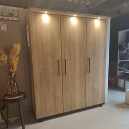 Showroommodel 3-deurs linnenkast Apeldoorn - 1